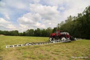 Agriculture education in the USA - A self-propelled Apache Sprayer by Equipment Technologies